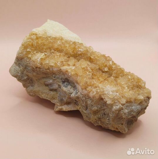 Щётка друза кальцита (582 г), Абхазия / Минералы