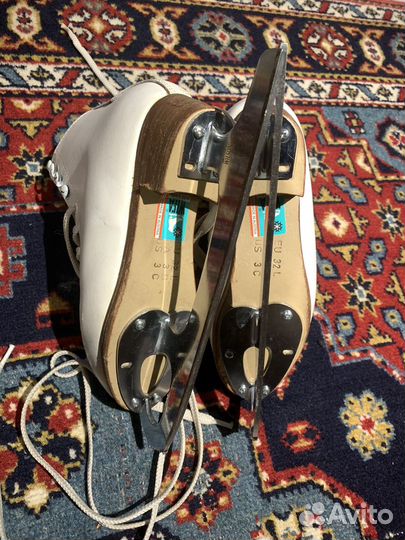 Коньки фигурные р. 32