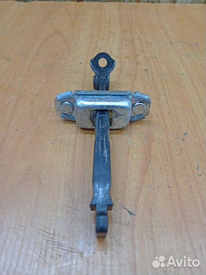 Ограничитель двери задний левый Kia Sorento XM 2