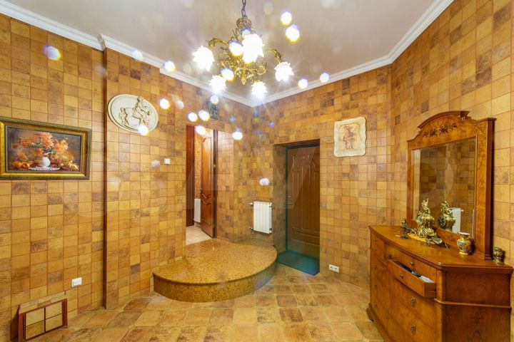 Дом 460 м² на участке 10 сот.