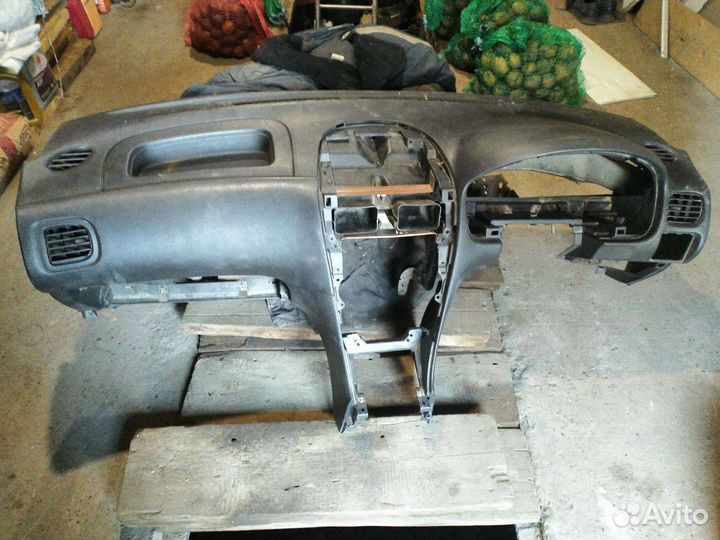Панель передня салона