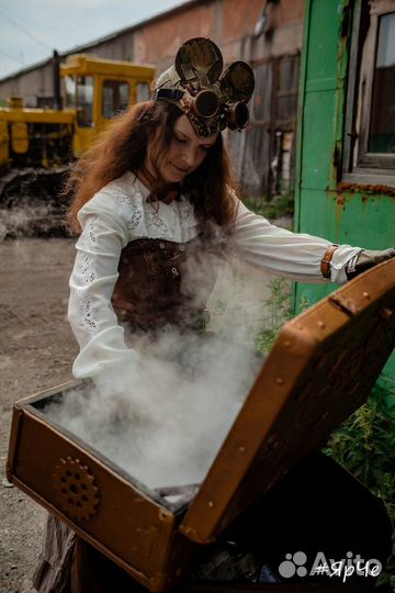Ведущая
