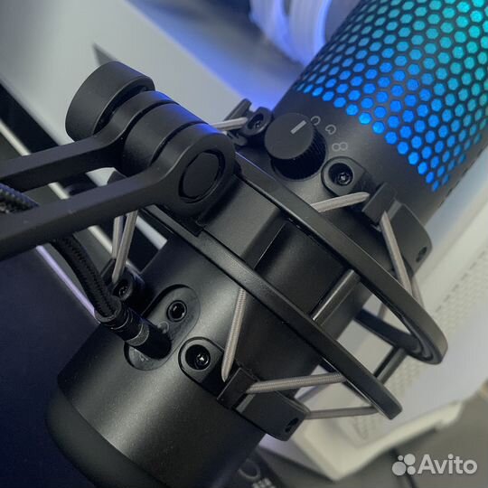 HyperX QuadCast S микрофон