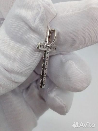 Золотая подвеска с камнем