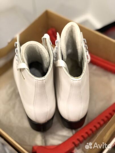 Фигурные коньки Graf Montana 39