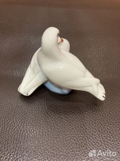 Статуэтка фарфор голуби