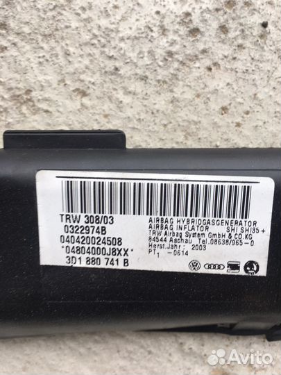 Шторка боковая левая Volkswagen Phaeton (1827)