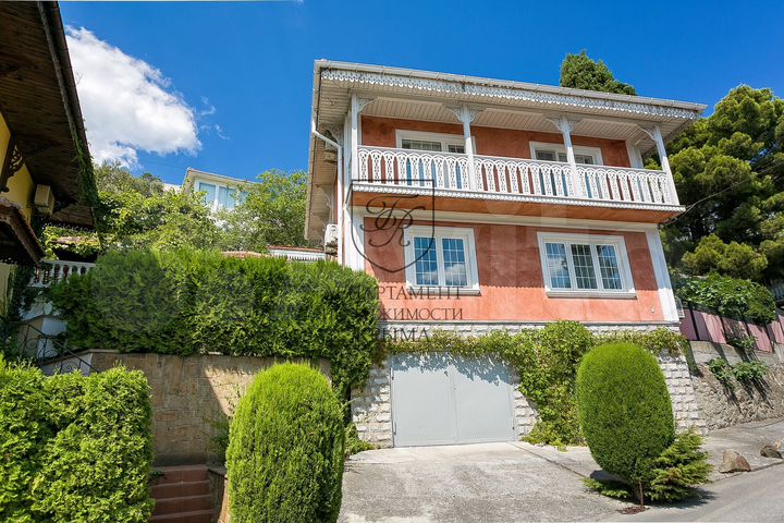 Дом 196,3 м² на участке 4,6 сот.