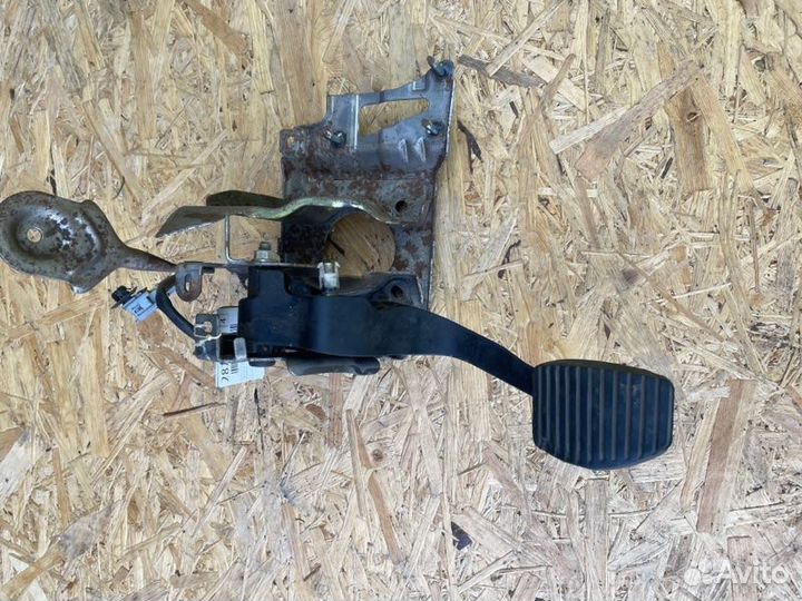 Педаль сцепления в сборе Citroen C4 B7 TU5GP4 2011