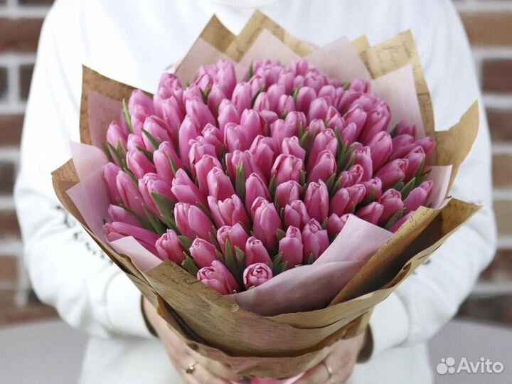 Букеты из цветов Розы Пионы Гипсофилы Тюльпаны