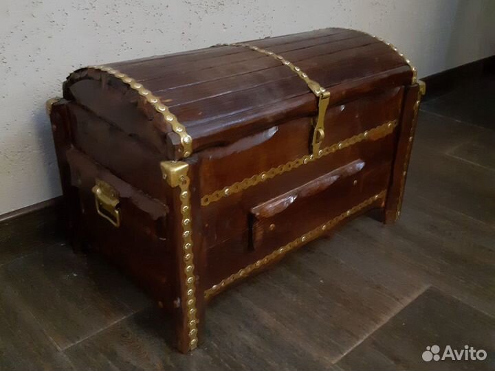 Сундук мебельный из массива для интерьера