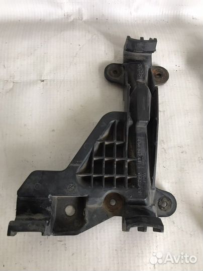 Кронштейн бампера audi 100 c4