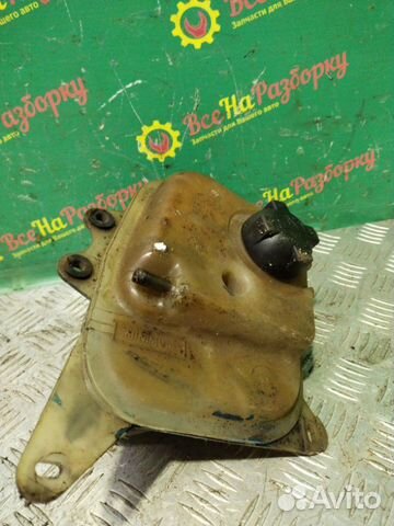 Бачок расширительный Audi А80 седан 1.8