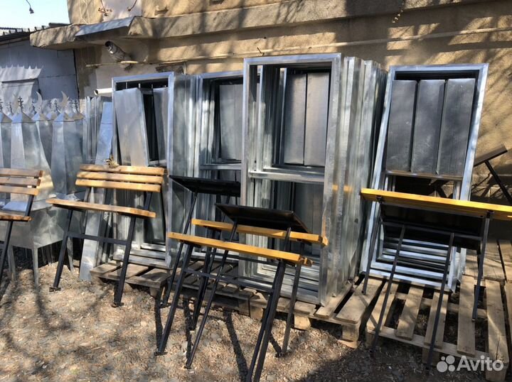 Ограда, крест, цветник, стол, лавочка