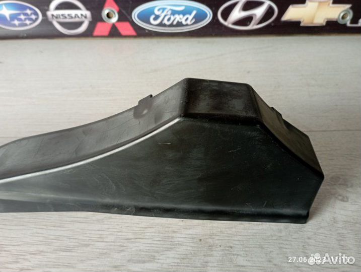 Накладка замка капота Lexus Rx350 2010