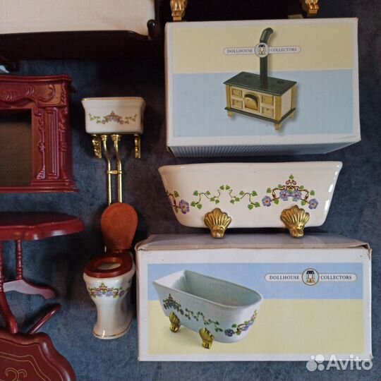 Мебель и книга для кукольного дома