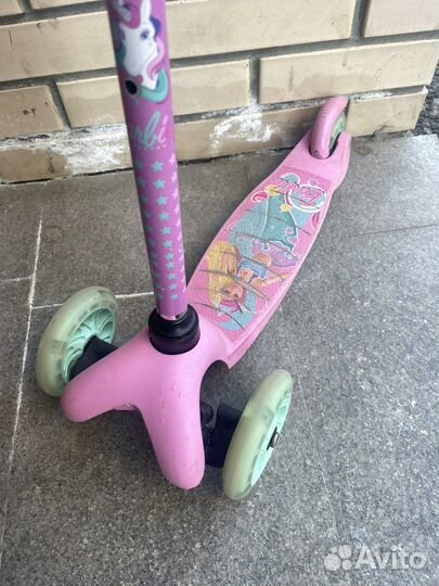Детский трехколесный самокат Barbie розовый