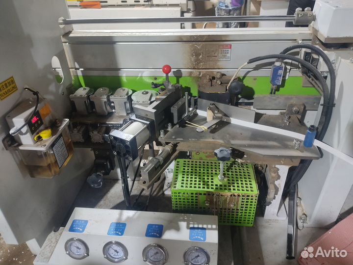 Кромкооблицовочный станок