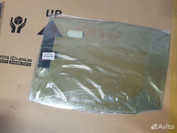 Стекло двери заднее левое Toyota Camry V70