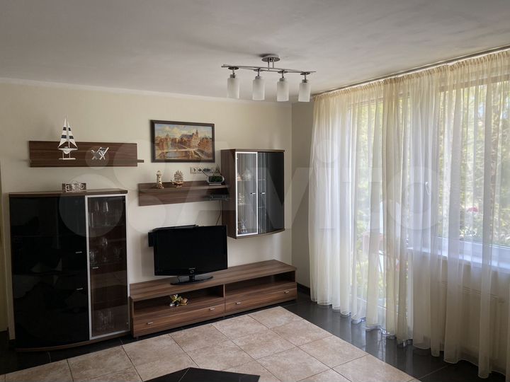 2-к. квартира, 57 м², 2/4 эт.