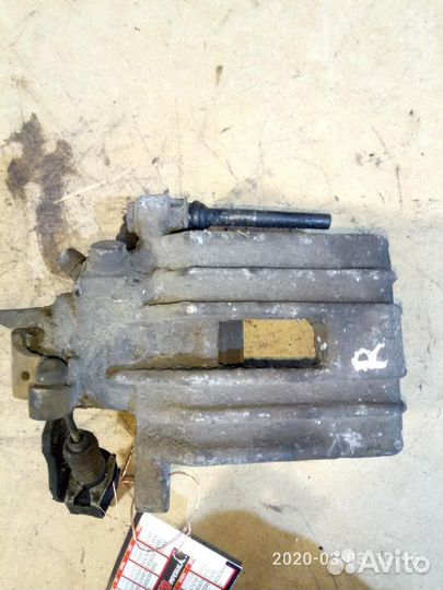 Суппорт задний правый Volkswagen Golf