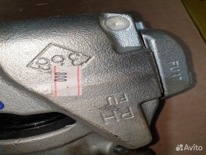 Тормозной суппорт передний правый Nissan Terrano