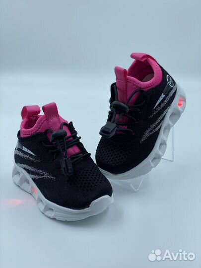 Кроссовки для девочки светящиеся