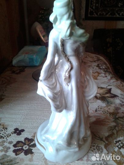 Статуэтка танцующая грузинка