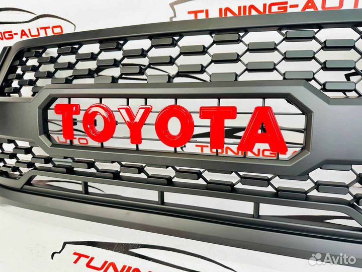 Решетка радиатора Toyota Hilux