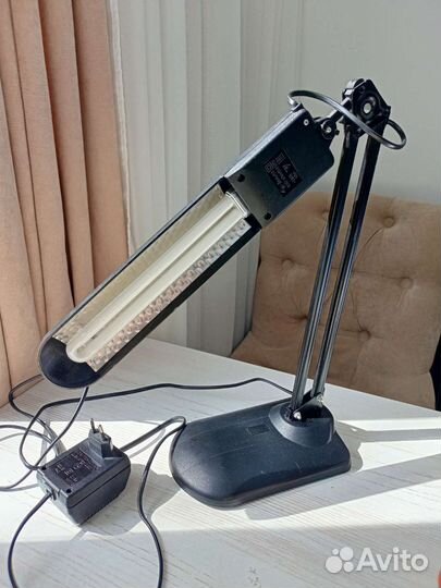 Светильник на подставке черный дельта