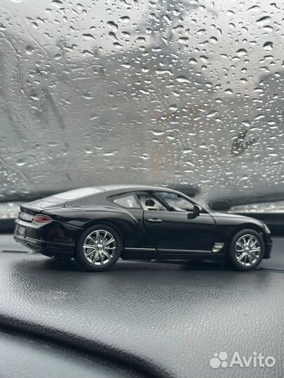 Машинка металлическая Bentley Continental GT