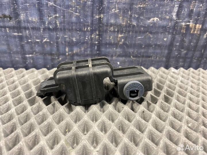 Крепление радиатора Audi A6 C5 ATQ 2000