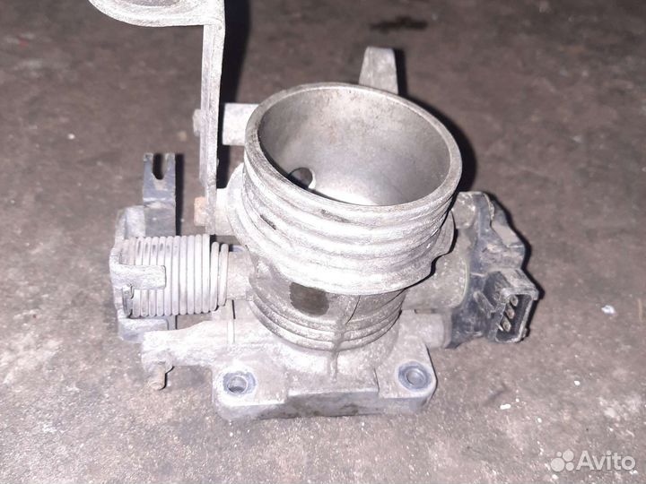 Дроссельная заслонка Renault Megane 1