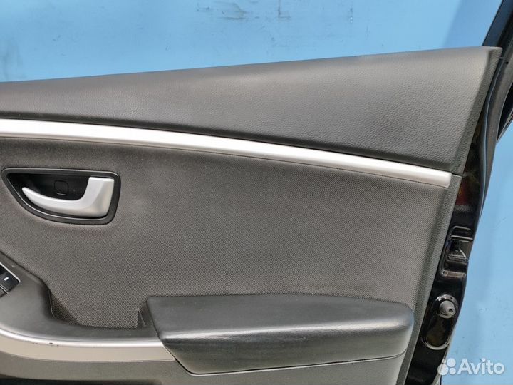 Обшивка двери передней правой Hyundai i30 2 2015