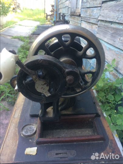 Машинка швейная