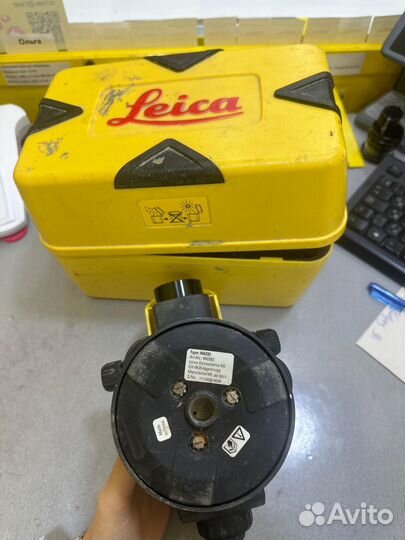 Нивелир Leica NA332 +тренога