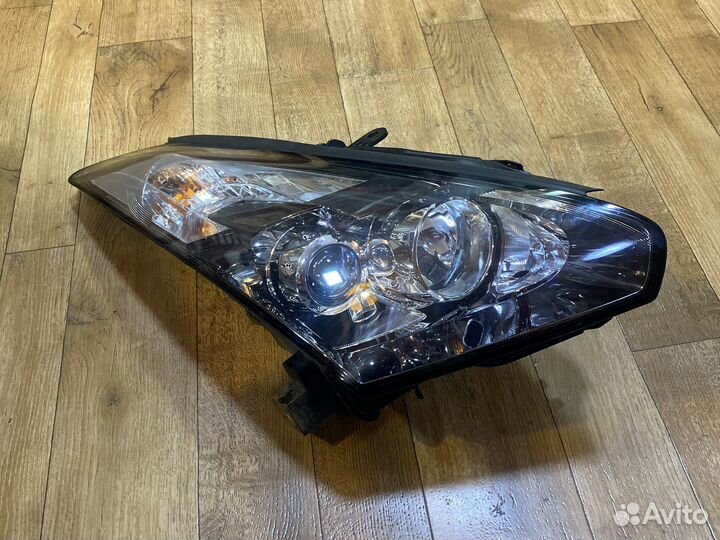 Фара Nissan GT-R