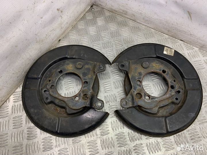 Щит опорный задний Nissan X-Trail T31 MR20DE 2013