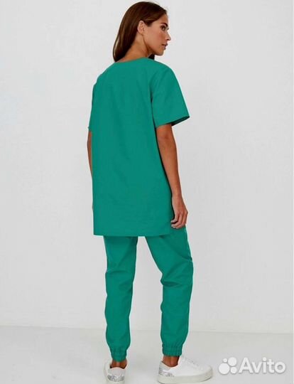 Медицинский костюм женский 44 новый, два цвета