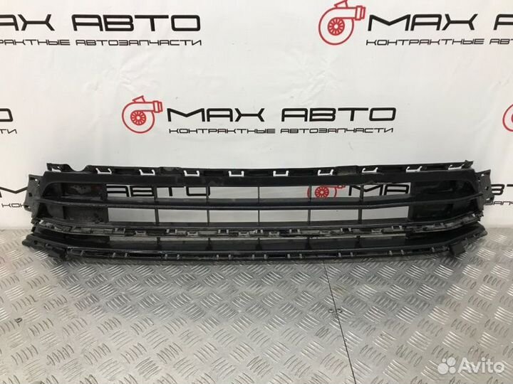 Б/У решетка радиатора передний Volkswagen Jetta
