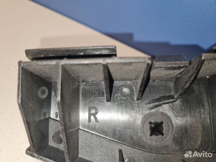 Кронштейн бампера заднего правый Toyota Corolla E12 2001-2007