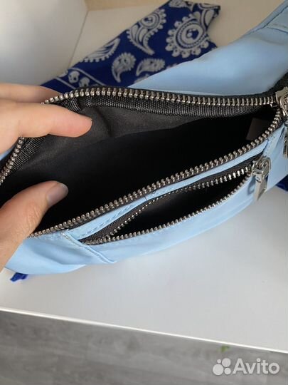 Сумка бананка на пояс голубая, бандана с черепами