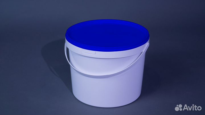 Ведро пластиковое 5,7 л белое с синей крышкой