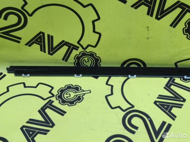 Молдинг стекла (на дверь) передний правый Lexus