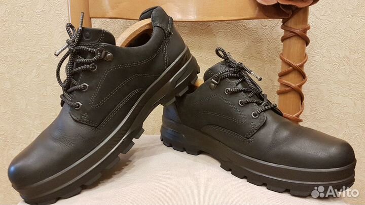 Ecco deals rugged track