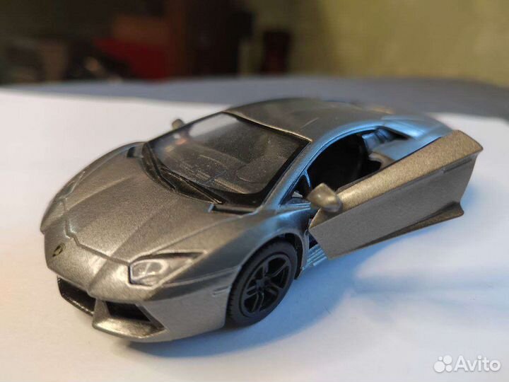 Lamborghini aventador модель 1/38, kinsmart