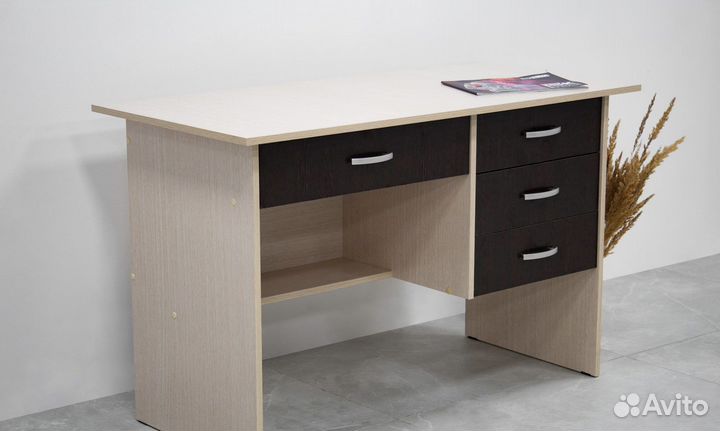 Письменный стол