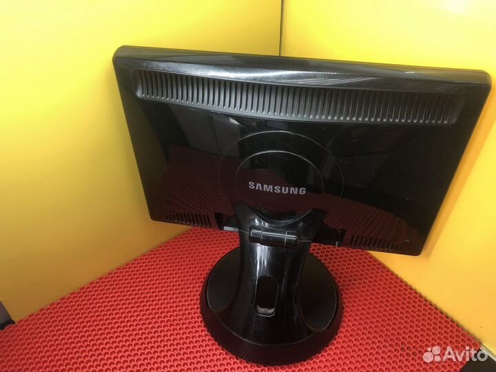 Z.7734 Монитор Samsung 961BW