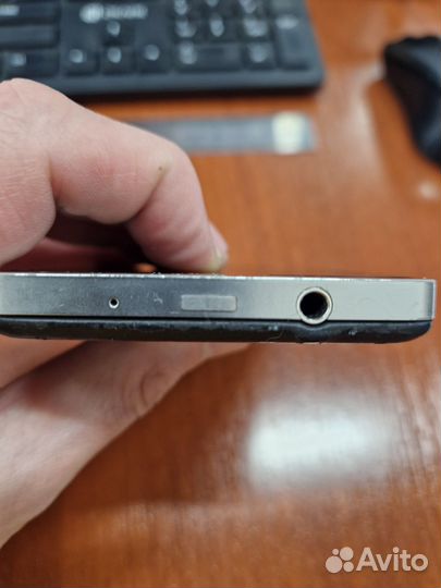 BlackBerry Porsche Design P'9982, 2/64 ГБ