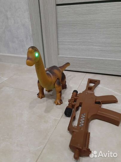 Динозавр на пу с ик-портом.свет.звук